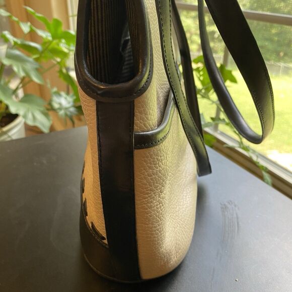 Brighton Beige Leather with Black Trim Shoulder Bag Dust Bag Pebbled - Picture 7 of 12